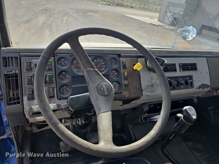 image for item DR3987 1999 Freightliner Business Class hook lift truck