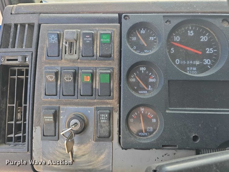 image for item DR3987 1999 Freightliner Business Class hook lift truck