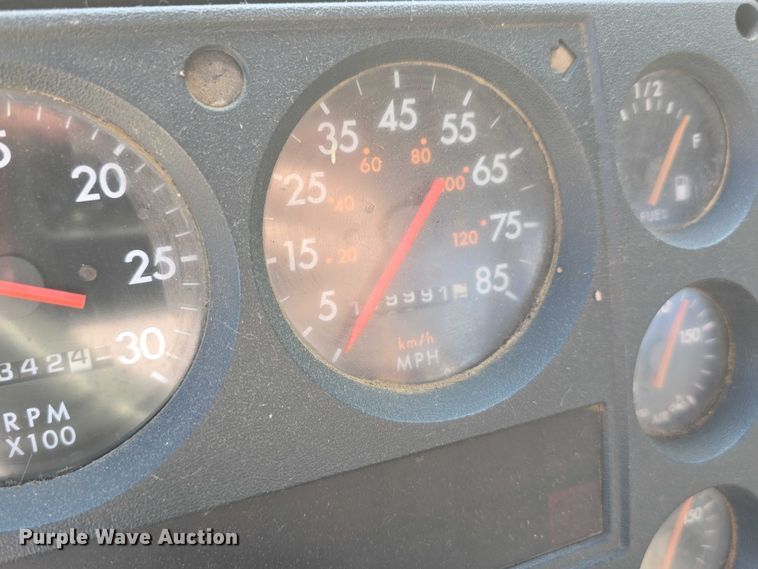 image for item DR3987 1999 Freightliner Business Class hook lift truck