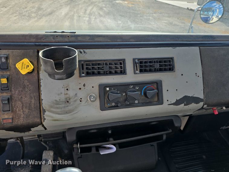 image for item DR3987 1999 Freightliner Business Class hook lift truck