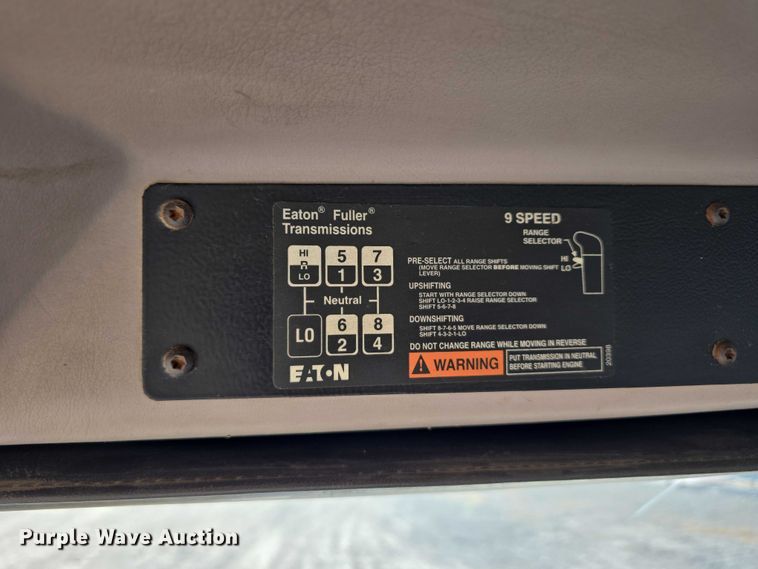 image for item DR3987 1999 Freightliner Business Class hook lift truck