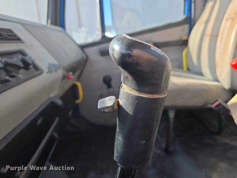 image for item DR3987 1999 Freightliner Business Class hook lift truck