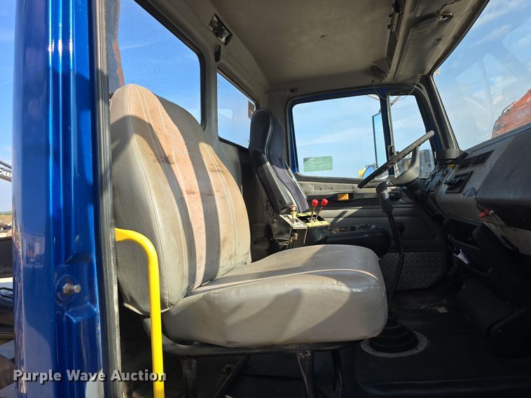 image for item DR3987 1999 Freightliner Business Class hook lift truck