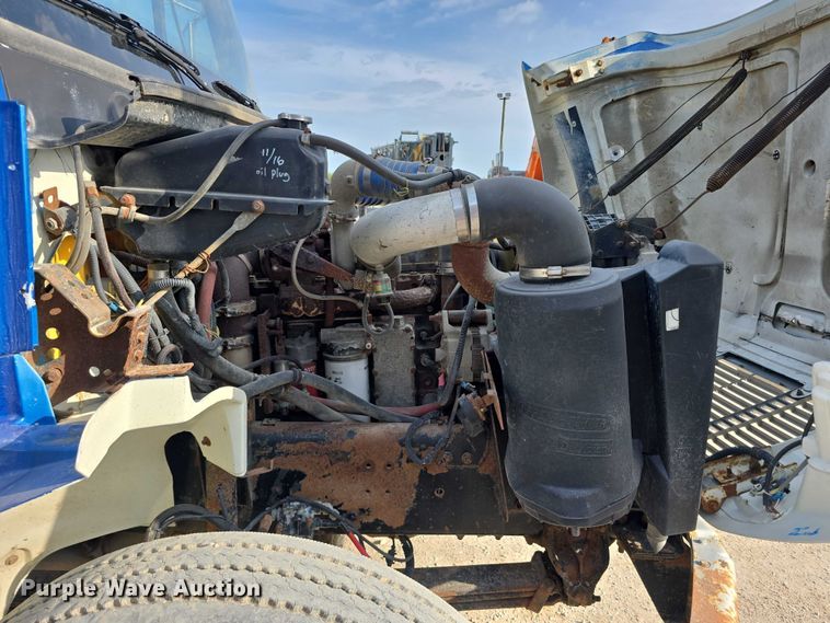 image for item DR3987 1999 Freightliner Business Class hook lift truck