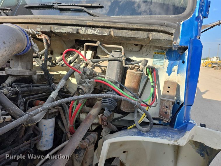 image for item DR3987 1999 Freightliner Business Class hook lift truck