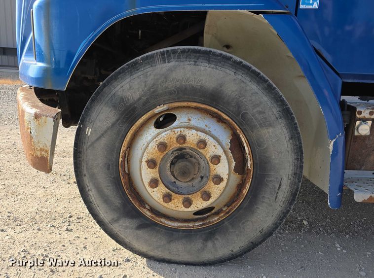 image for item DR3987 1999 Freightliner Business Class hook lift truck