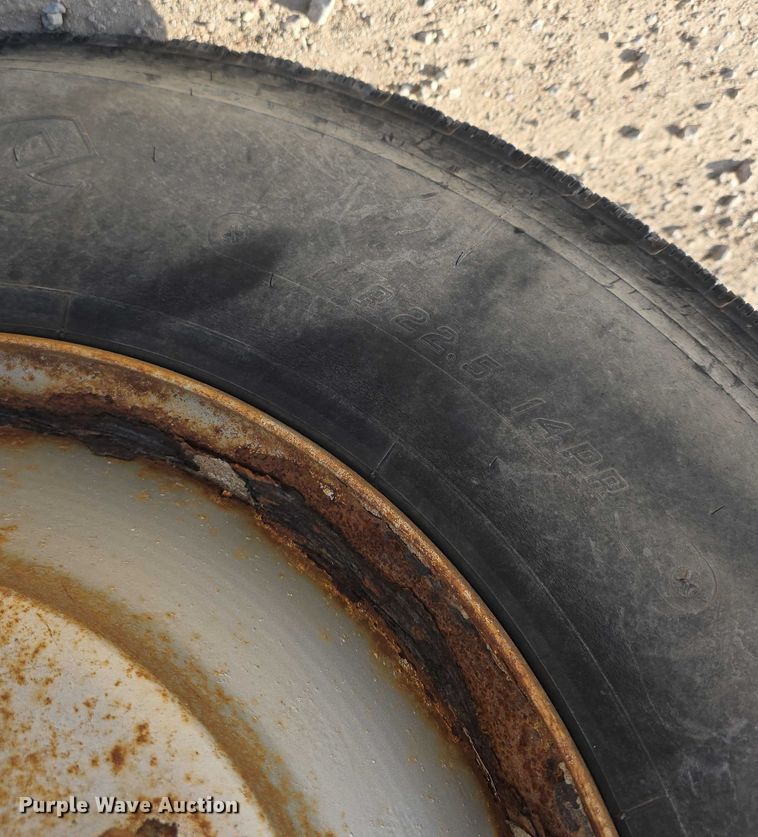 image for item DR3987 1999 Freightliner Business Class hook lift truck