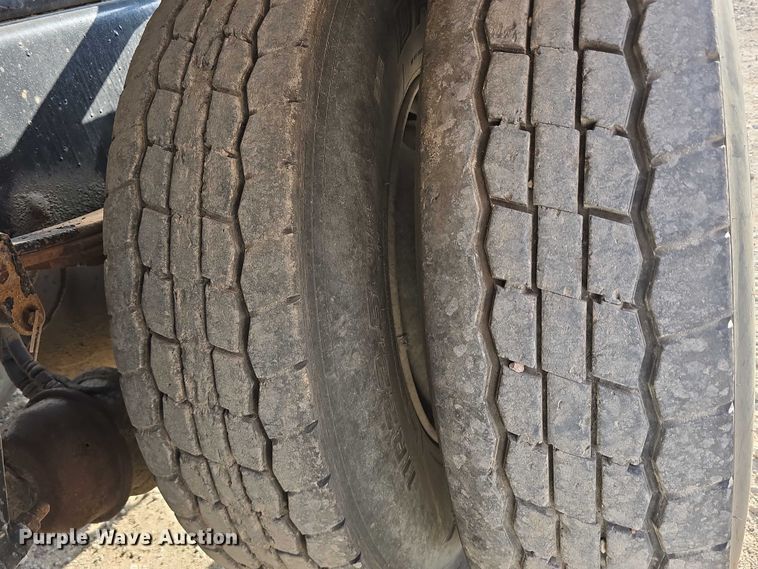 image for item DR3987 1999 Freightliner Business Class hook lift truck