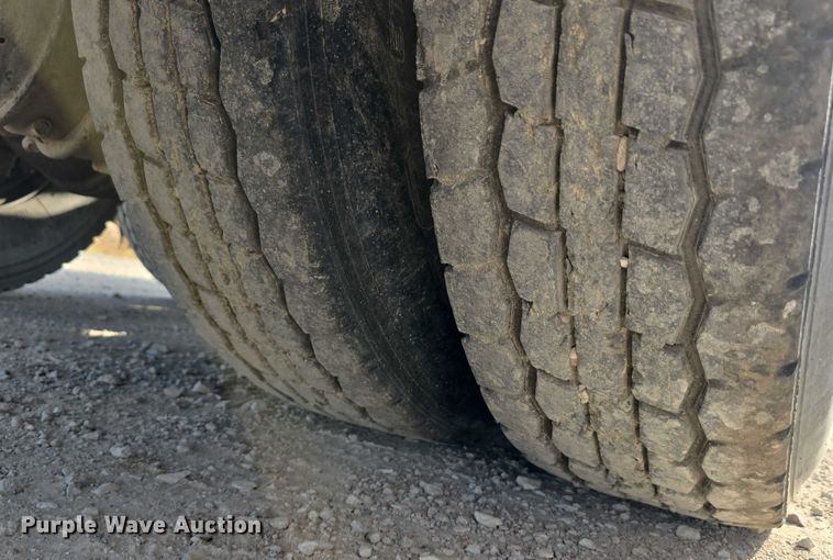 image for item DR3987 1999 Freightliner Business Class hook lift truck