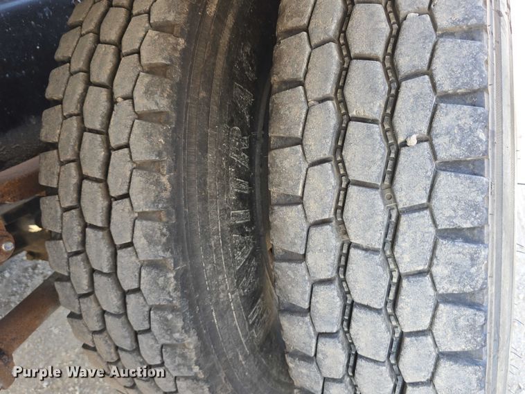 image for item DR3987 1999 Freightliner Business Class hook lift truck