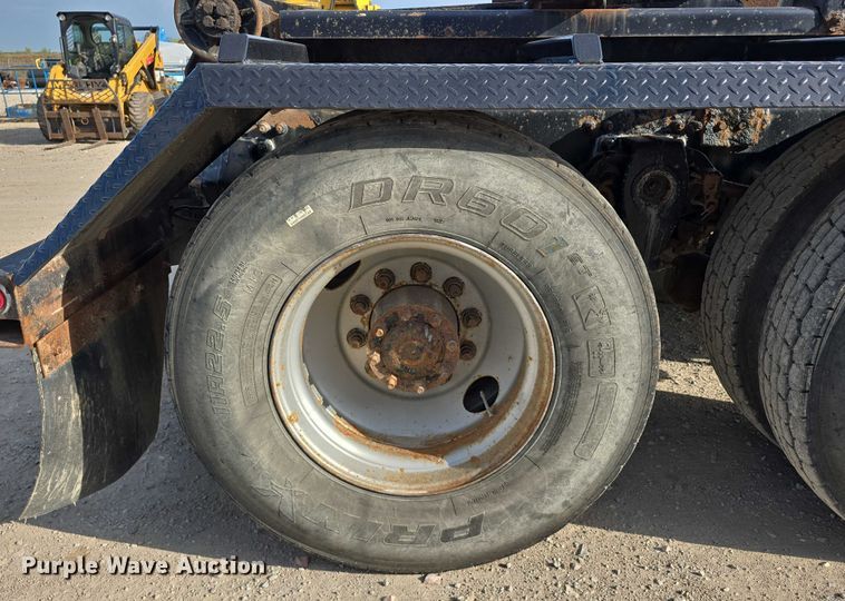 image for item DR3987 1999 Freightliner Business Class hook lift truck