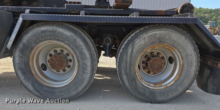 image for item DR3987 1999 Freightliner Business Class hook lift truck