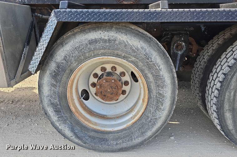 image for item DR3987 1999 Freightliner Business Class hook lift truck