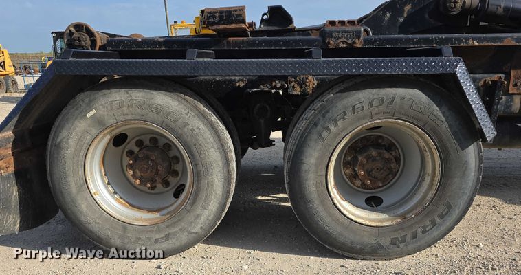 image for item DR3987 1999 Freightliner Business Class hook lift truck