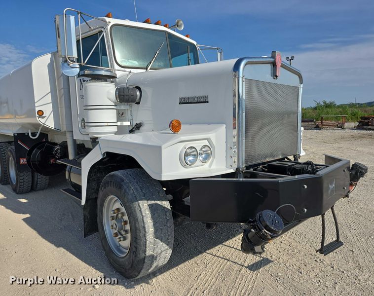 image for item DR3988 1979 Kenworth water truck