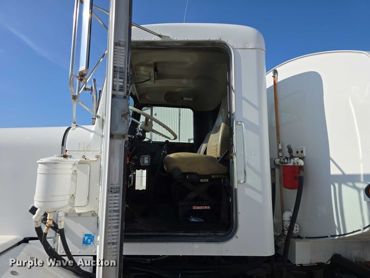 image for item DR3988 1979 Kenworth water truck