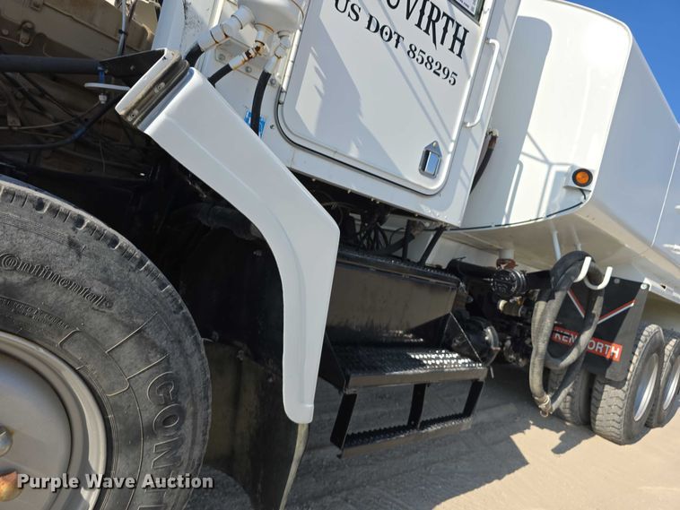 image for item DR3988 1979 Kenworth water truck