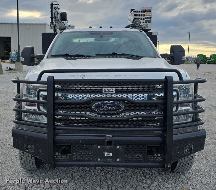 image for item DR3993 2020 Ford F550 Super Duty utility / service truck