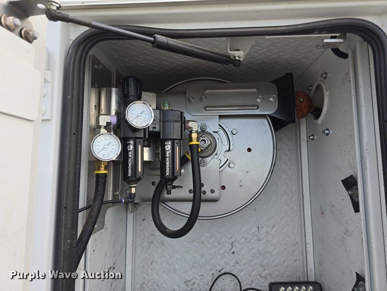 image for item DR3993 2020 Ford F550 Super Duty utility / service truck