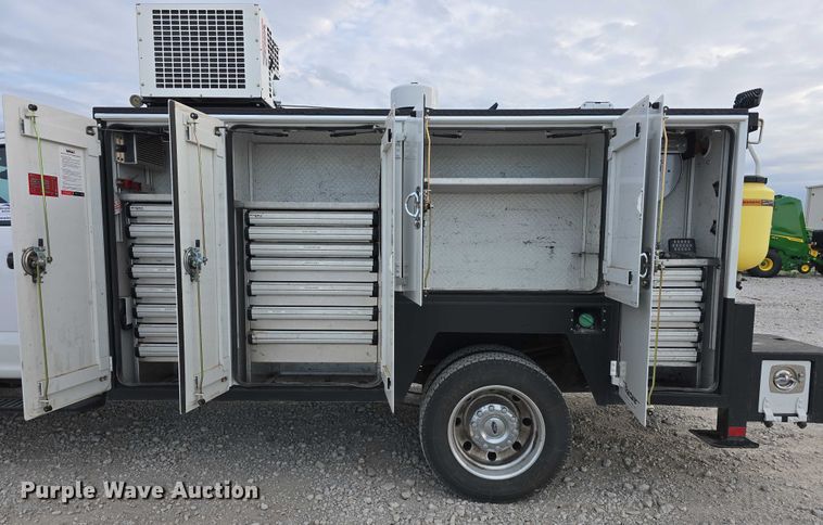 image for item DR3993 2020 Ford F550 Super Duty utility / service truck