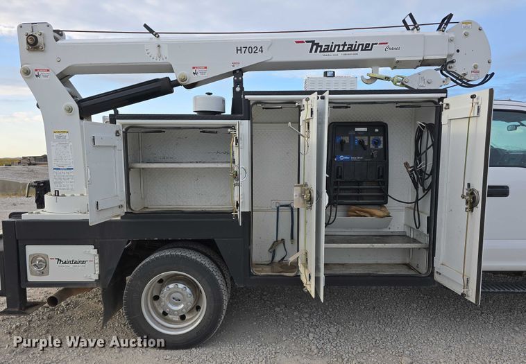 image for item DR3993 2020 Ford F550 Super Duty utility / service truck