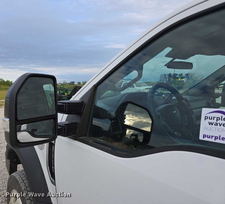 image for item DR3993 2020 Ford F550 Super Duty utility / service truck