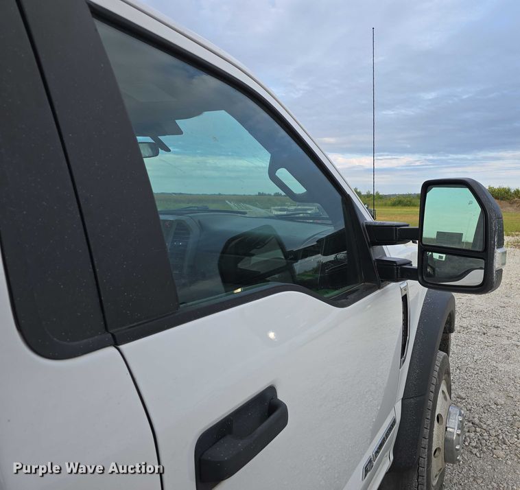 image for item DR3993 2020 Ford F550 Super Duty utility / service truck