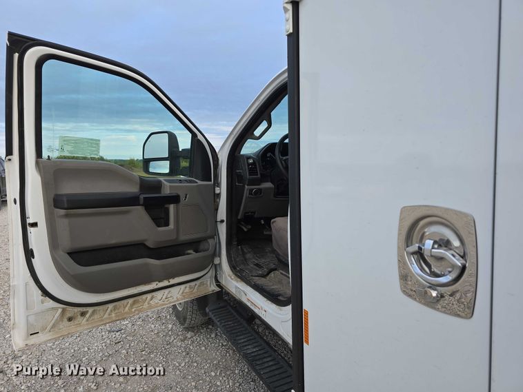 image for item DR3993 2020 Ford F550 Super Duty utility / service truck