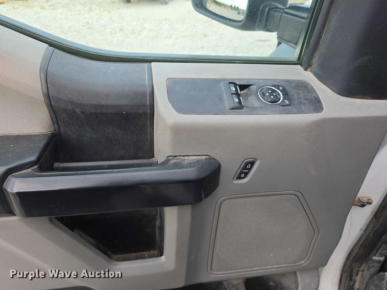 image for item DR3993 2020 Ford F550 Super Duty utility / service truck