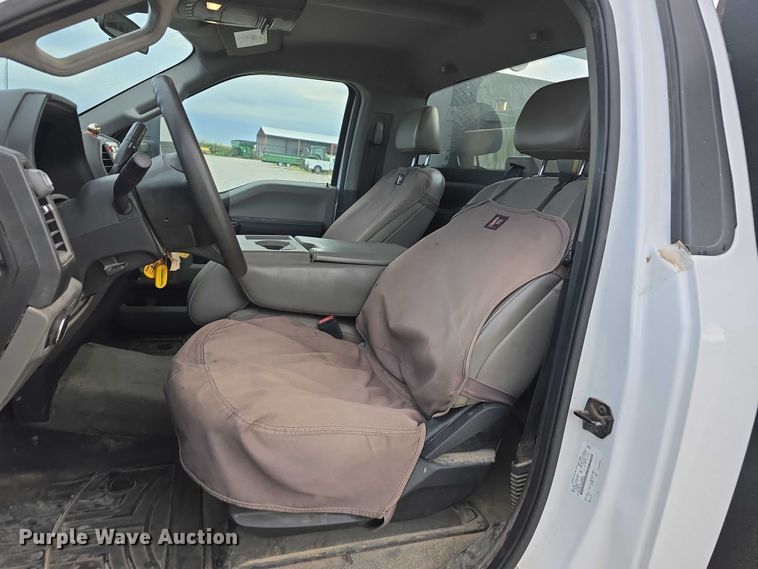 image for item DR3993 2020 Ford F550 Super Duty utility / service truck