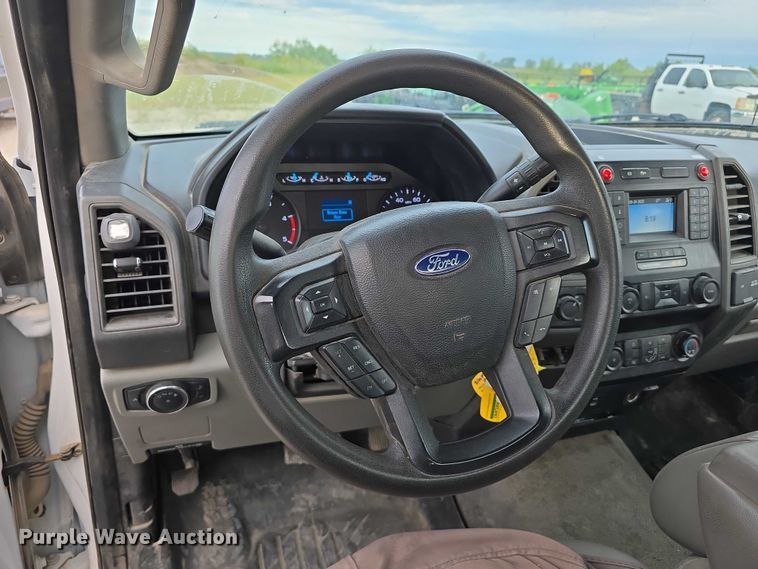 image for item DR3993 2020 Ford F550 Super Duty utility / service truck