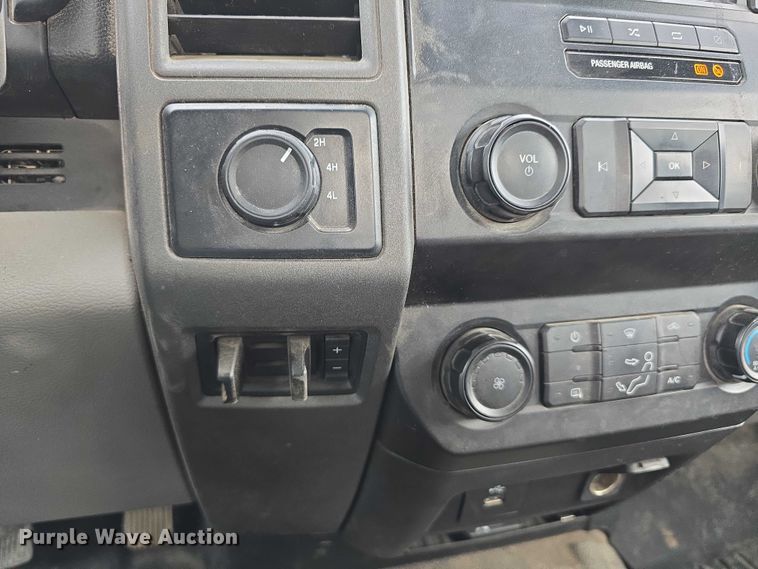 image for item DR3993 2020 Ford F550 Super Duty utility / service truck