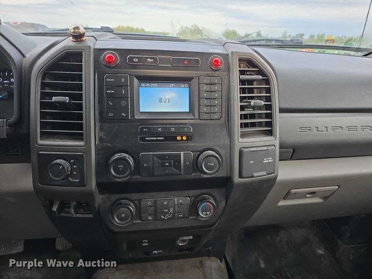 image for item DR3993 2020 Ford F550 Super Duty utility / service truck