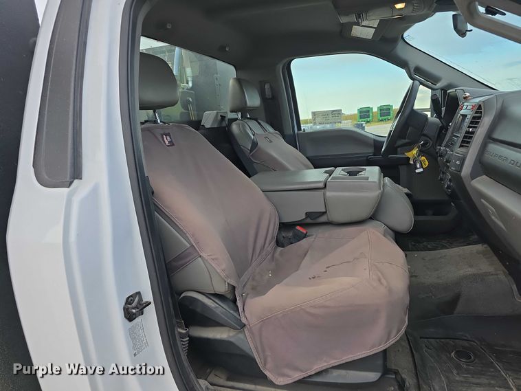 image for item DR3993 2020 Ford F550 Super Duty utility / service truck