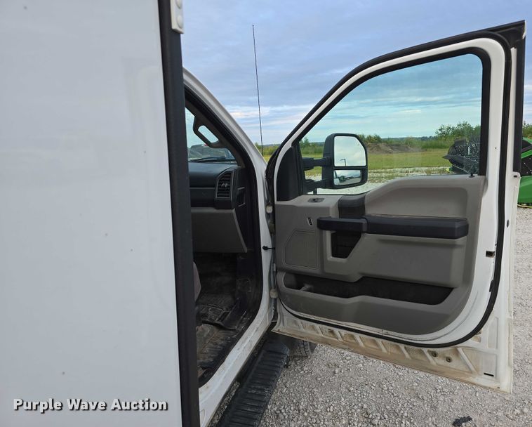 image for item DR3993 2020 Ford F550 Super Duty utility / service truck