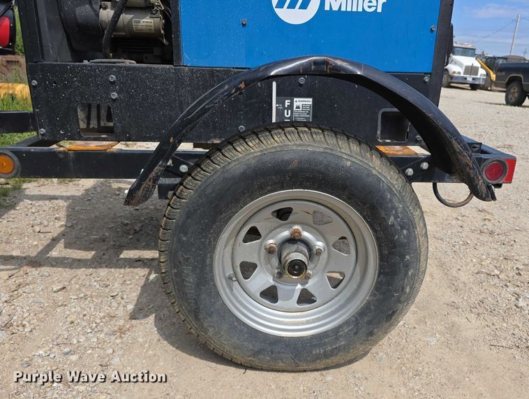 image for item DR3998 Miller Bobcat 225 welder/generator