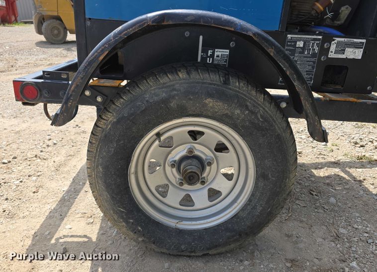 image for item DR3998 Miller Bobcat 225 welder/generator