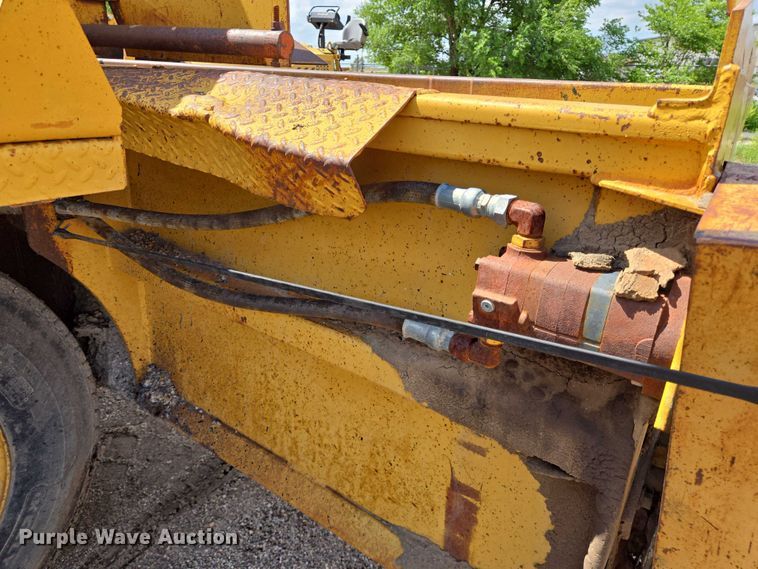 image for item DT4914 WH MFG Spread King chip spreader