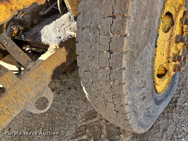 image for item DT4914 WH MFG Spread King chip spreader