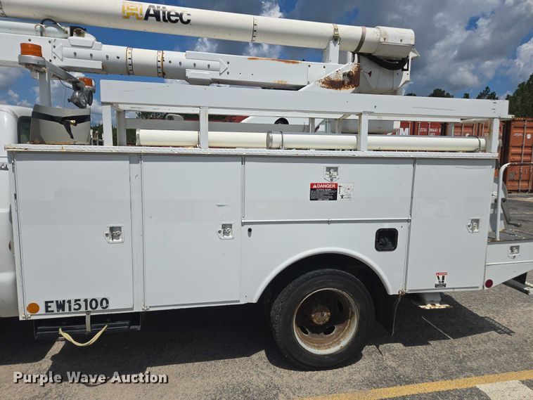 image for item DU2507 2006 Ford F550 bucket truck