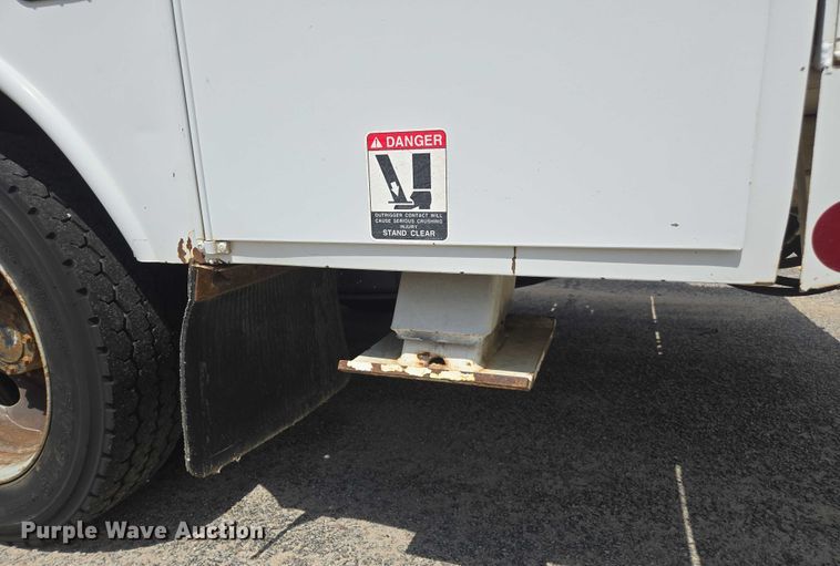 image for item DU2507 2006 Ford F550 bucket truck