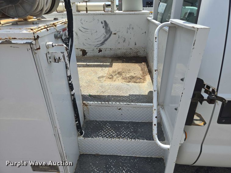 image for item DU2507 2006 Ford F550 bucket truck