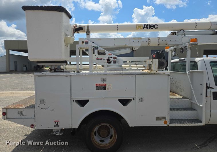 image for item DU2507 2006 Ford F550 bucket truck