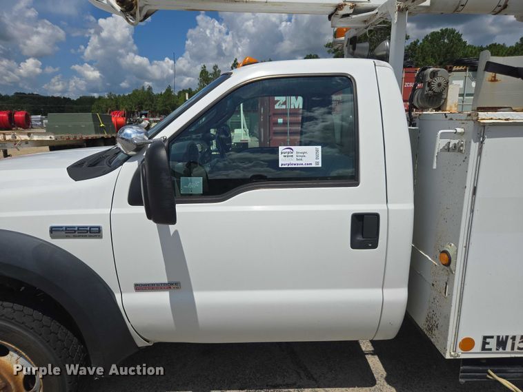 image for item DU2507 2006 Ford F550 bucket truck