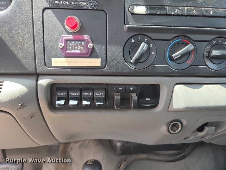 image for item DU2507 2006 Ford F550 bucket truck