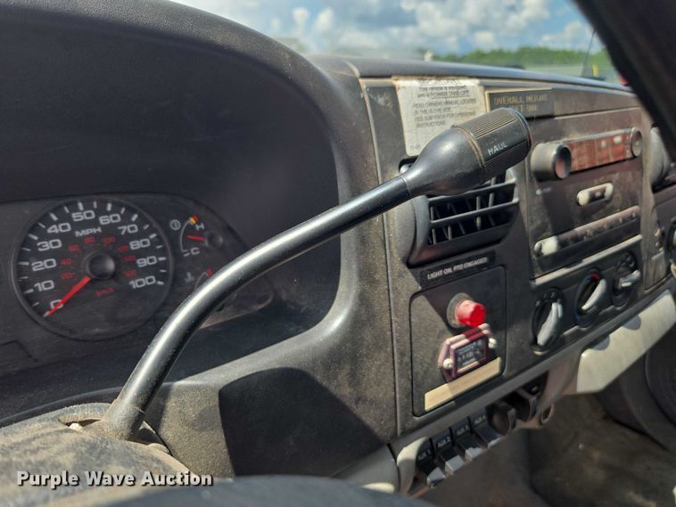 image for item DU2507 2006 Ford F550 bucket truck