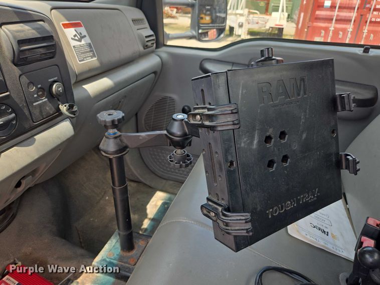 image for item DU2507 2006 Ford F550 bucket truck