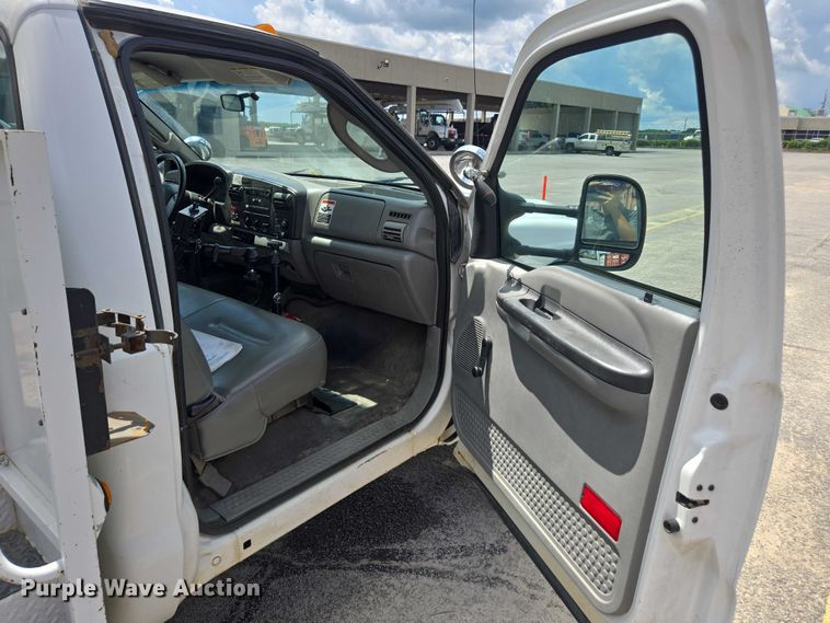 image for item DU2507 2006 Ford F550 bucket truck