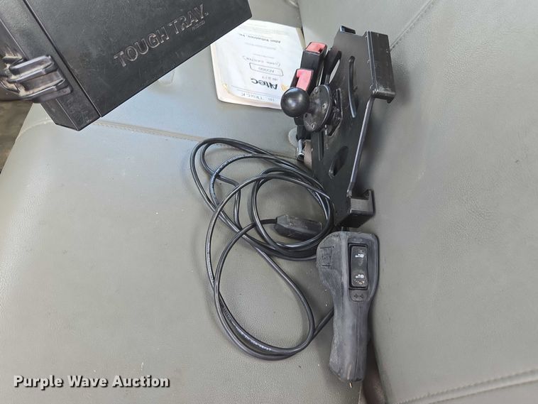 image for item DU2507 2006 Ford F550 bucket truck