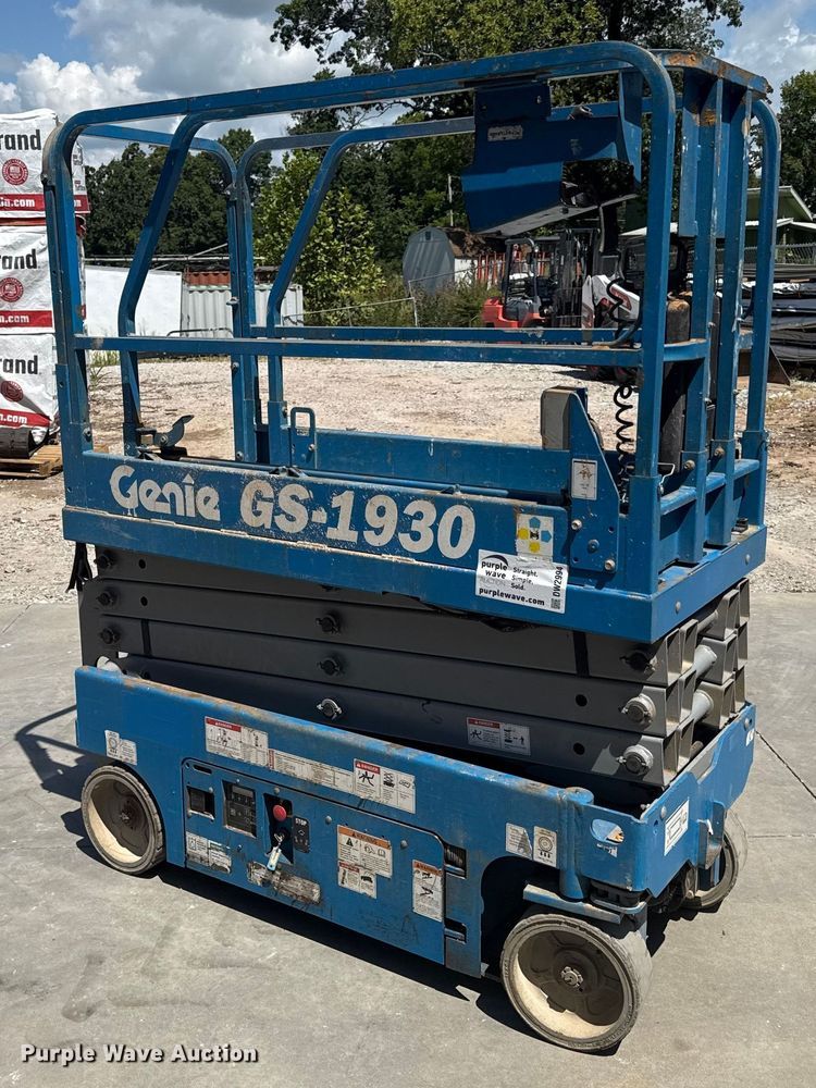 image for item DW2994 Genie GS-1930 scissor lift